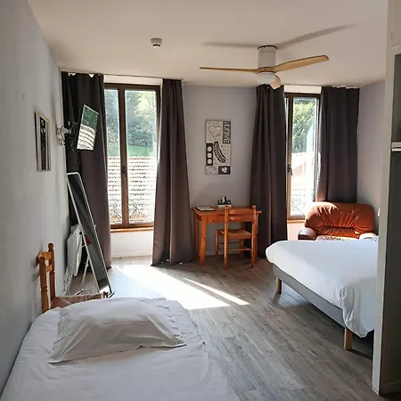 Logis Le Clément Hotel