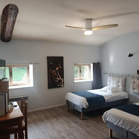 Logis Le Clément Hotel 2*
