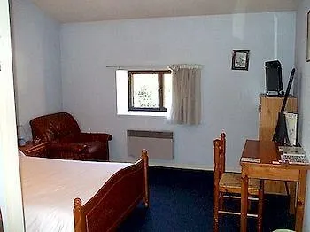 Hotel Logis Le Clément 2*