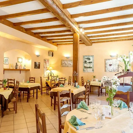 فندق Logis Le Clement