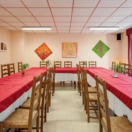 Logis Le Clement فندق Saint-Clement-sur-Valsonne