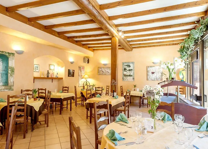 Hotel Logis Le Clément
