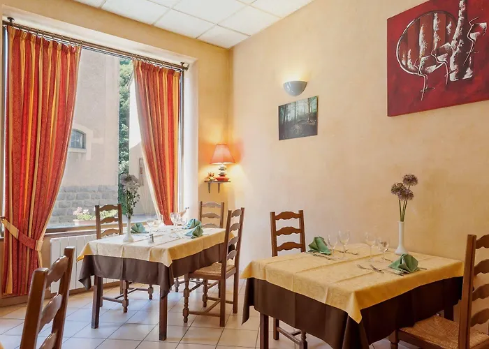 Hotel Logis Le Clément 2*