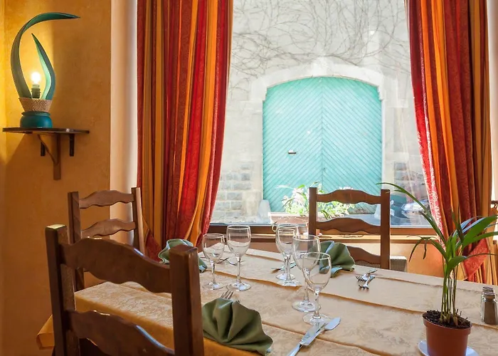 Hotel Logis Le Clément
