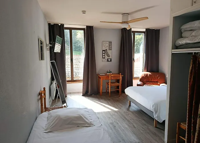 Logis Le Clement Hotel